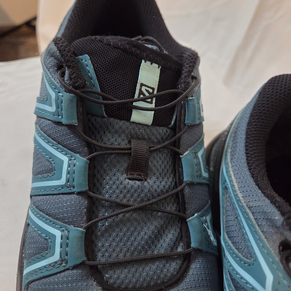 Salomon Kids/Juniors Teal and Black Trail or Hiking Shoes Size 6 - Picture 4 of 9